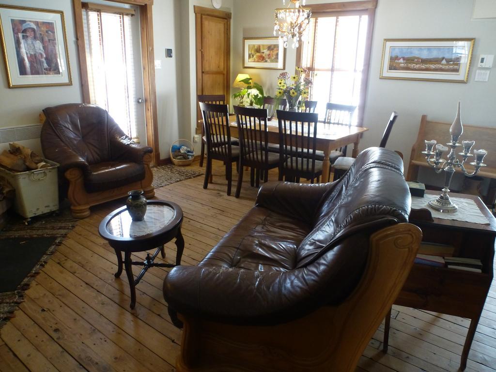 B&B Les Deux Pignons Bed & Breakfast Petit-Saguenay